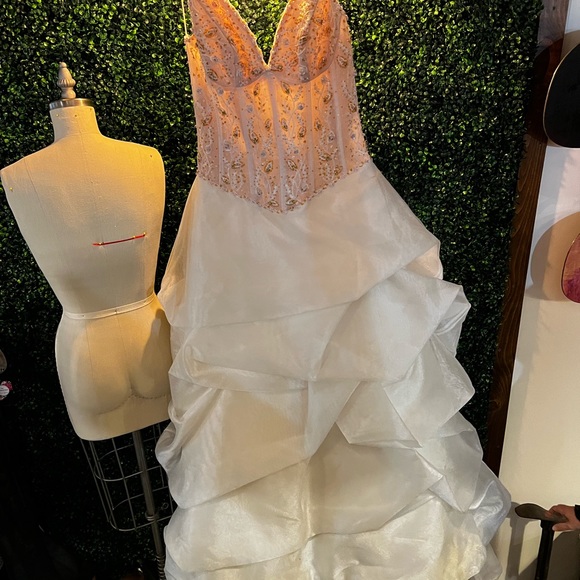 Evening gown / wedding dress / prom dress - Picture 6 of 8